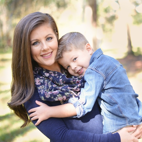 💕💕Meet your Posher!!💕💕 - Picture 1 of 4